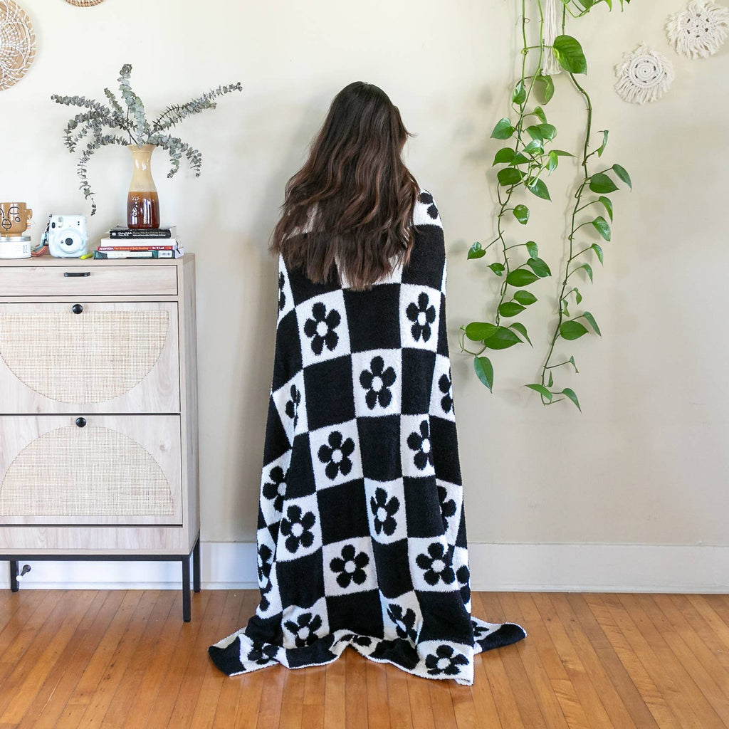 Living Royal Throw Blanket - Checkered w/ Daisies