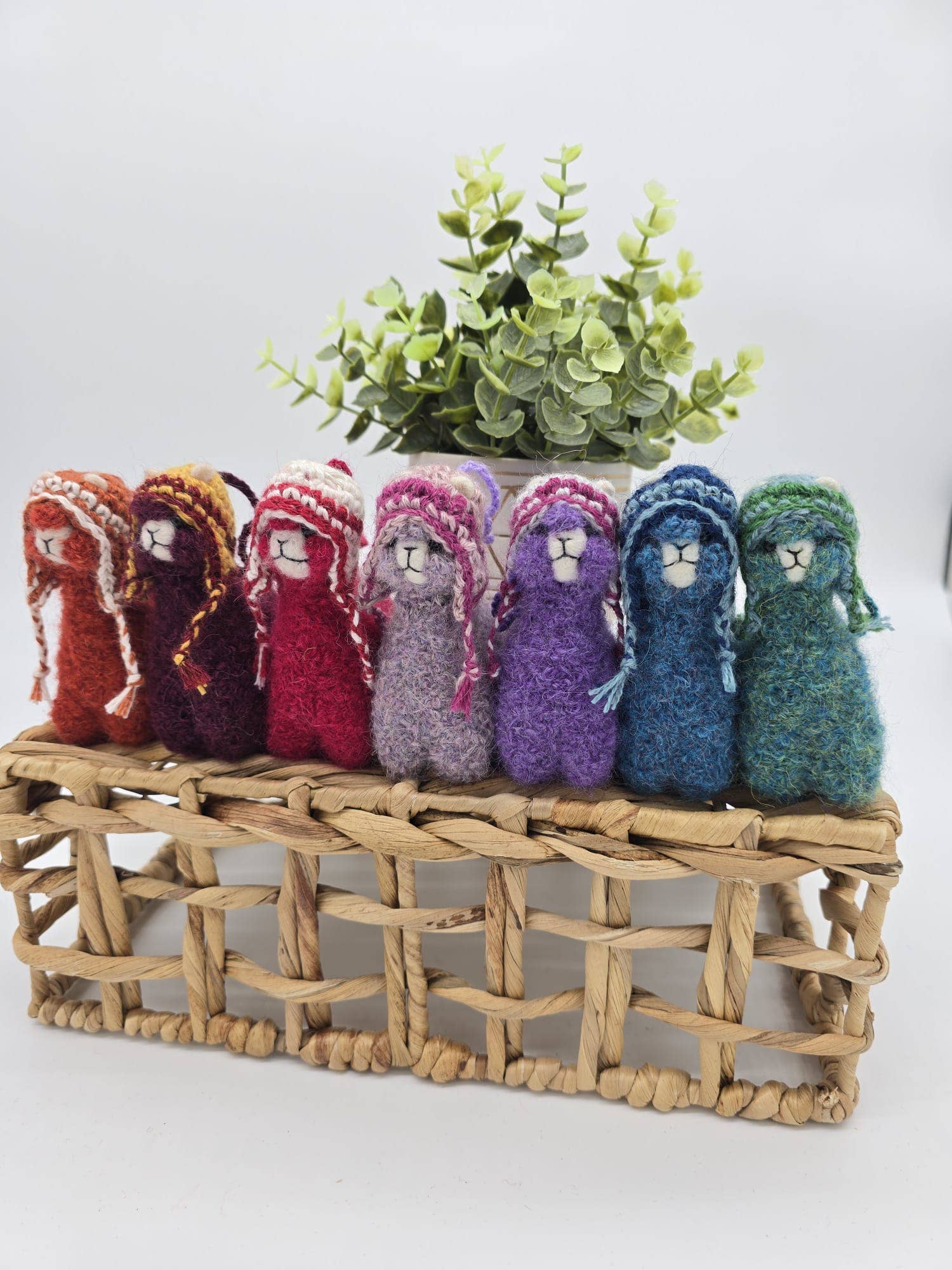 WUAMAN Handmade Alpaca Ornament