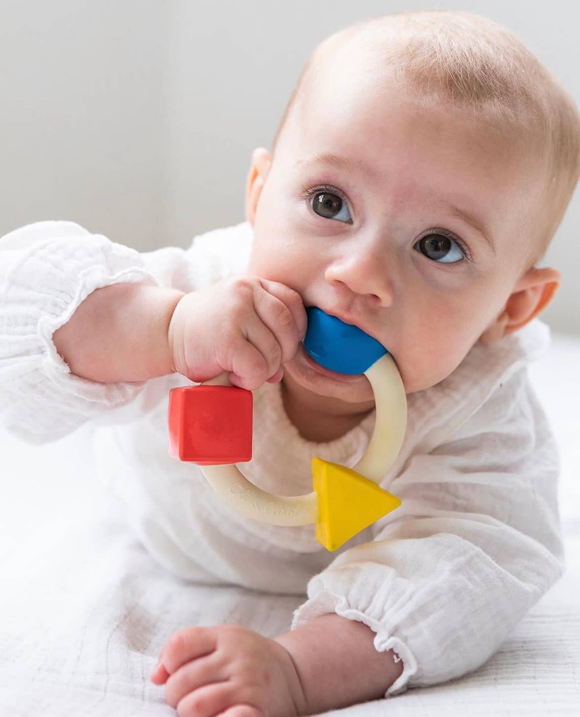 Oli & Carol - Bauhaus Movement Teething Ring Basic