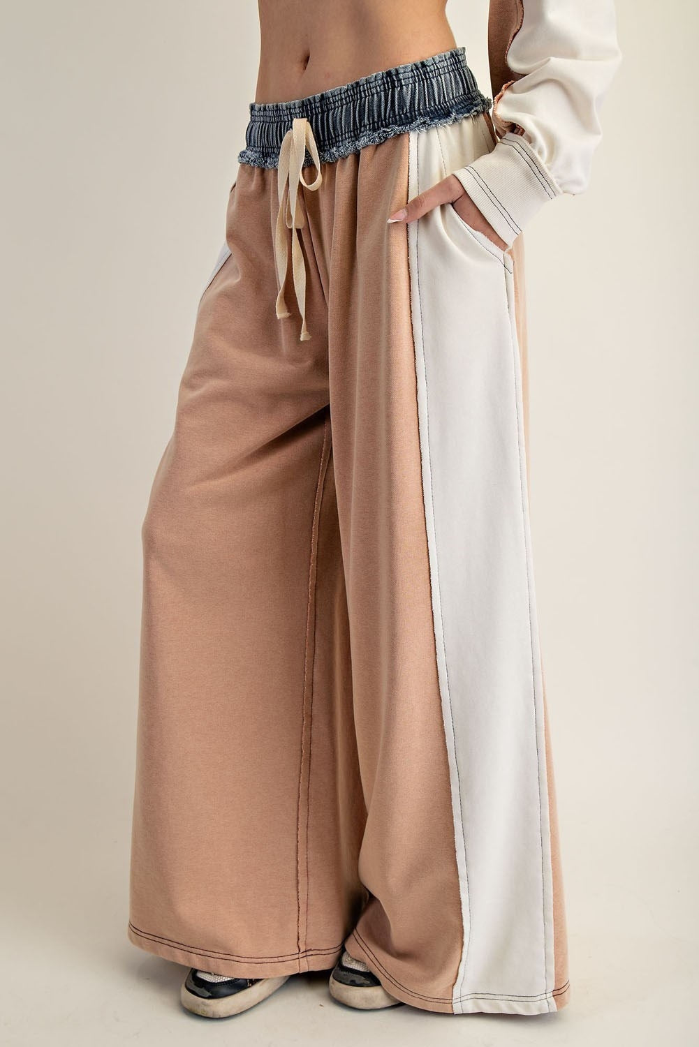 Women's Color Block Denim Drawstring Pants - Red Bean/White