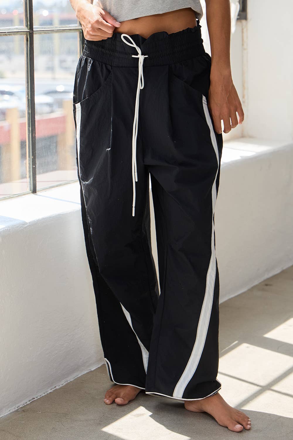 Women's Windbreaker Pants With Contrast Stripe (Black/White)