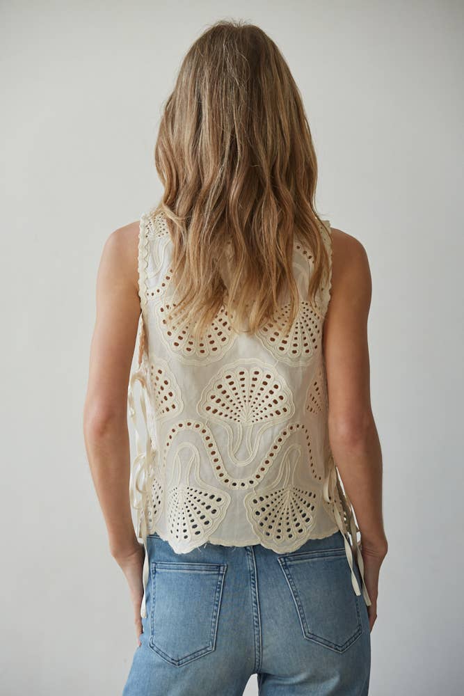 Women's Woven Eyelet Round Neck Sleeveless Top - Natural