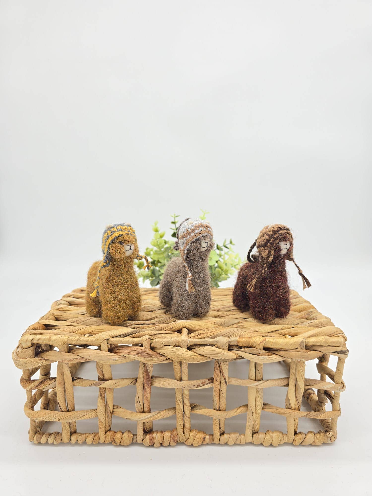 WUAMAN Handmade Alpaca Ornament