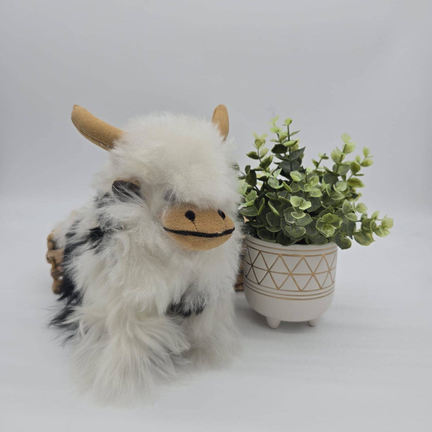 WUAMAN Handmade Black & White Highland Cow 8"