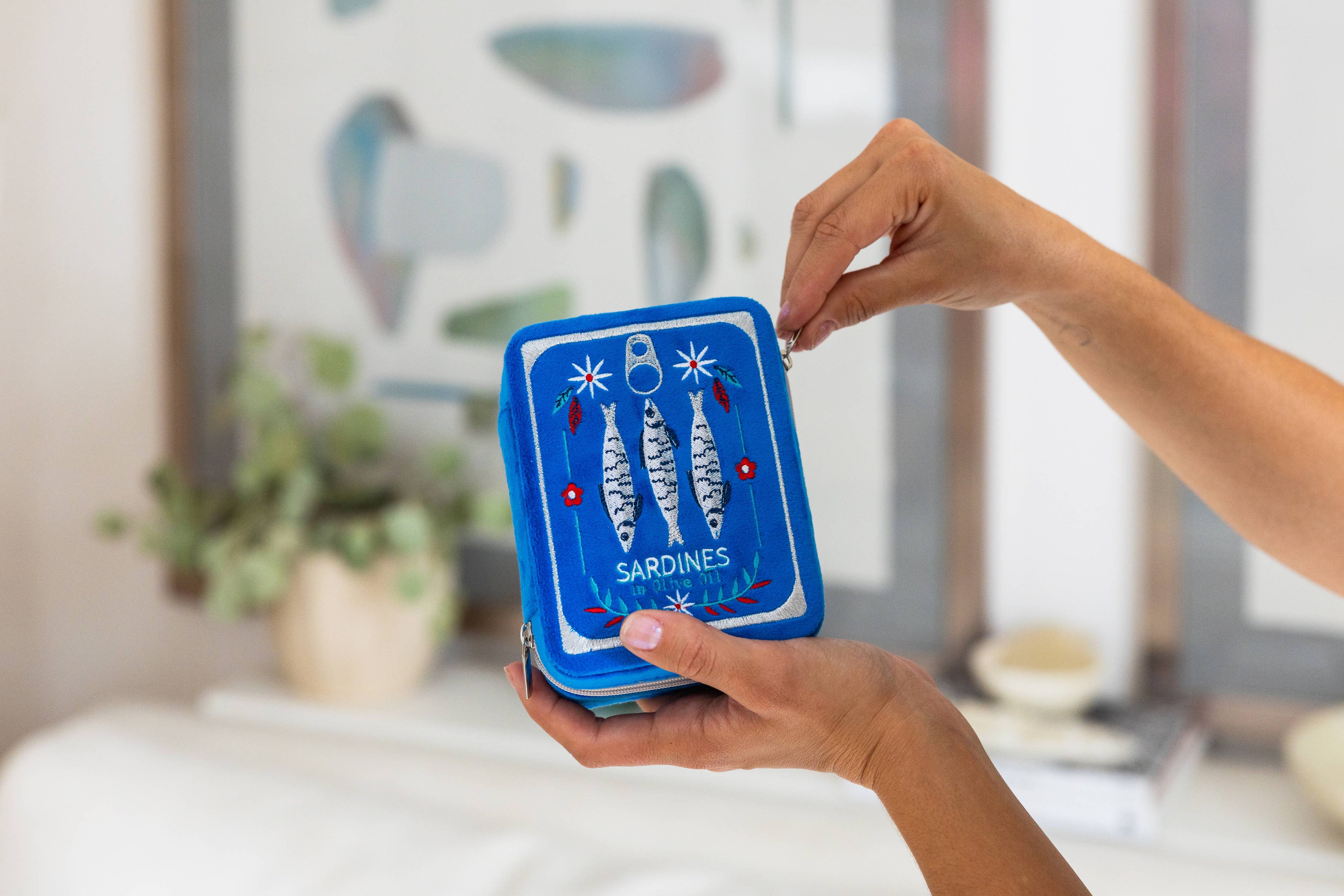 Living Royal Velvet Jewelry Zip Case - Sardine Can