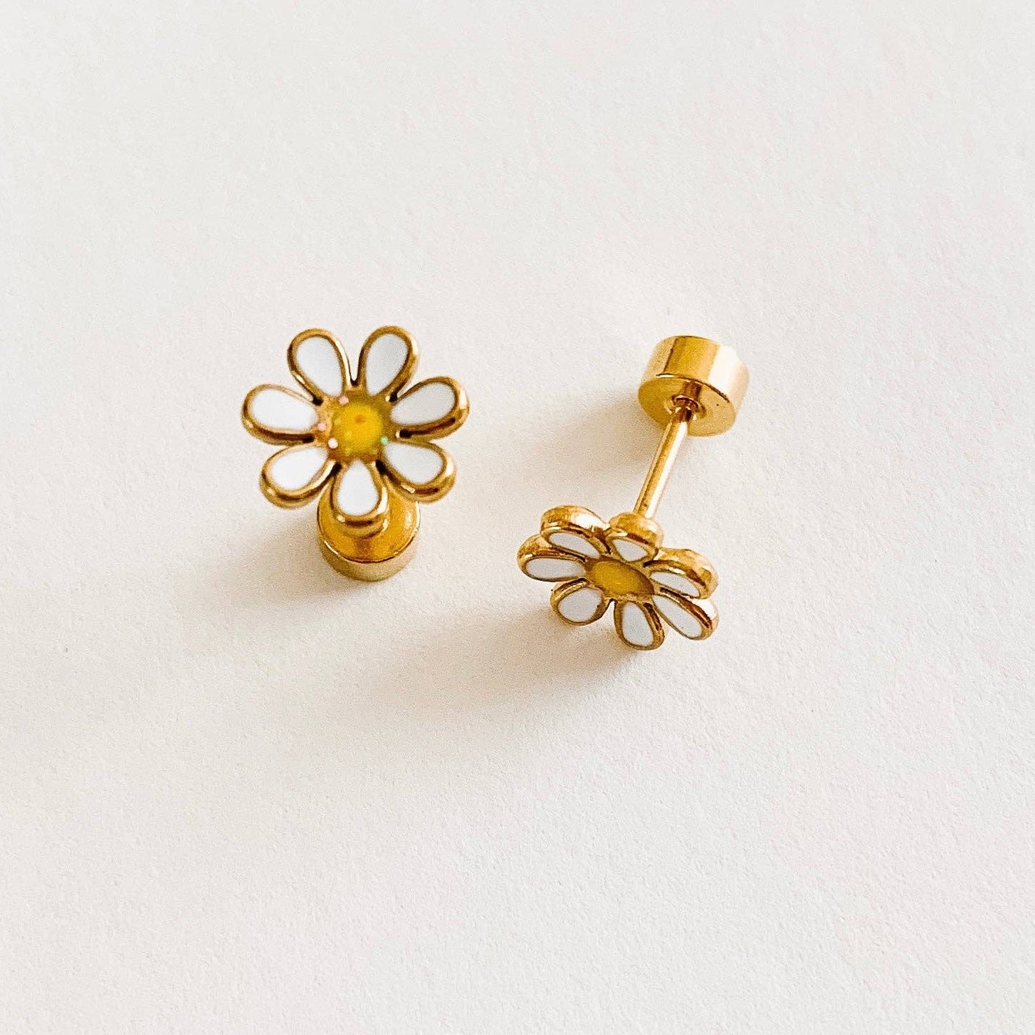 Pip Pop Post - Daisy Stud Earrings - White