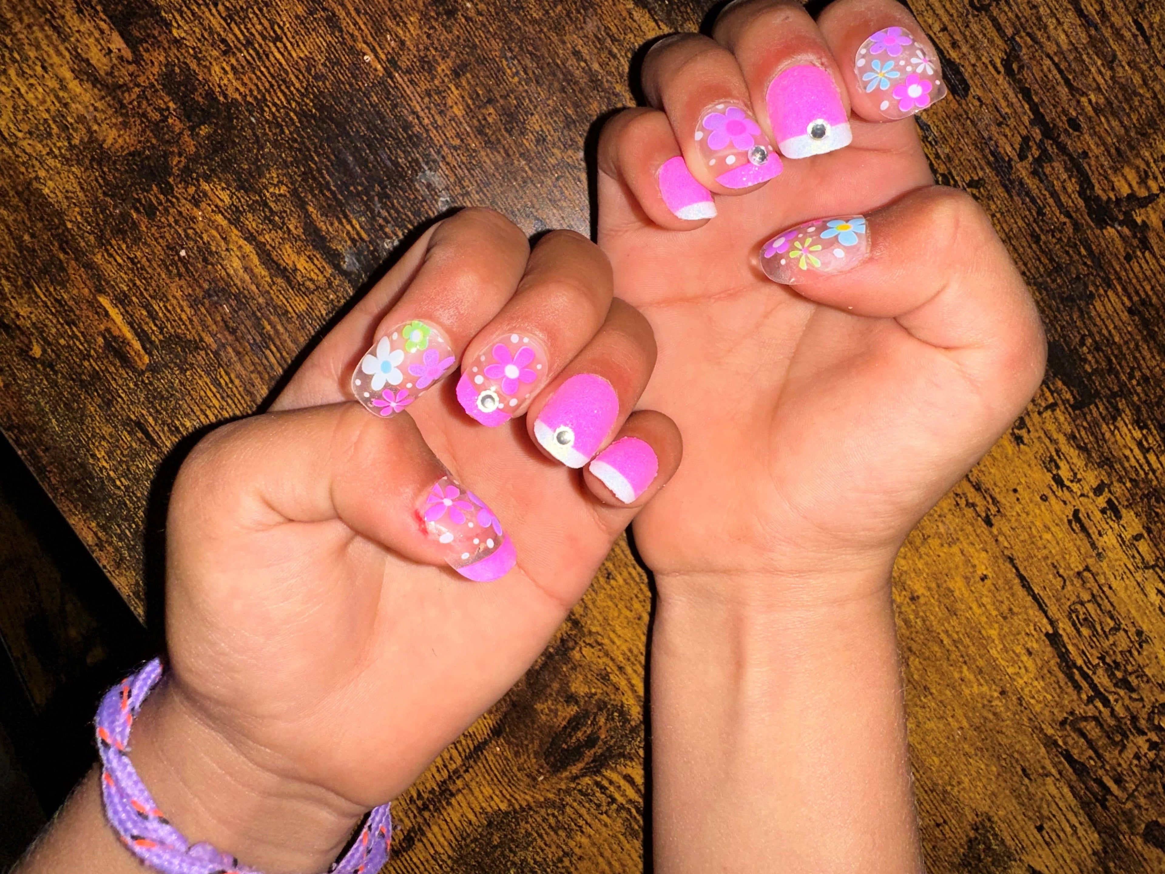 Hot Focus, Inc. - 5-Days Impress Nails - Groovy Flower