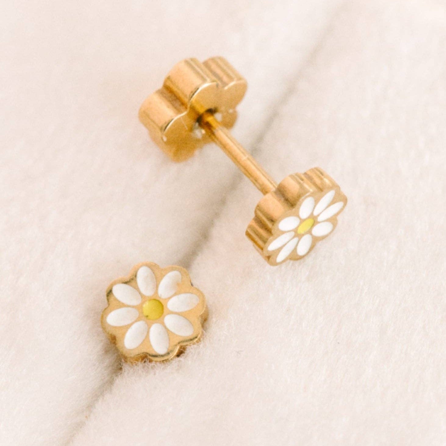 Pierced Co - White Tiny Daisy