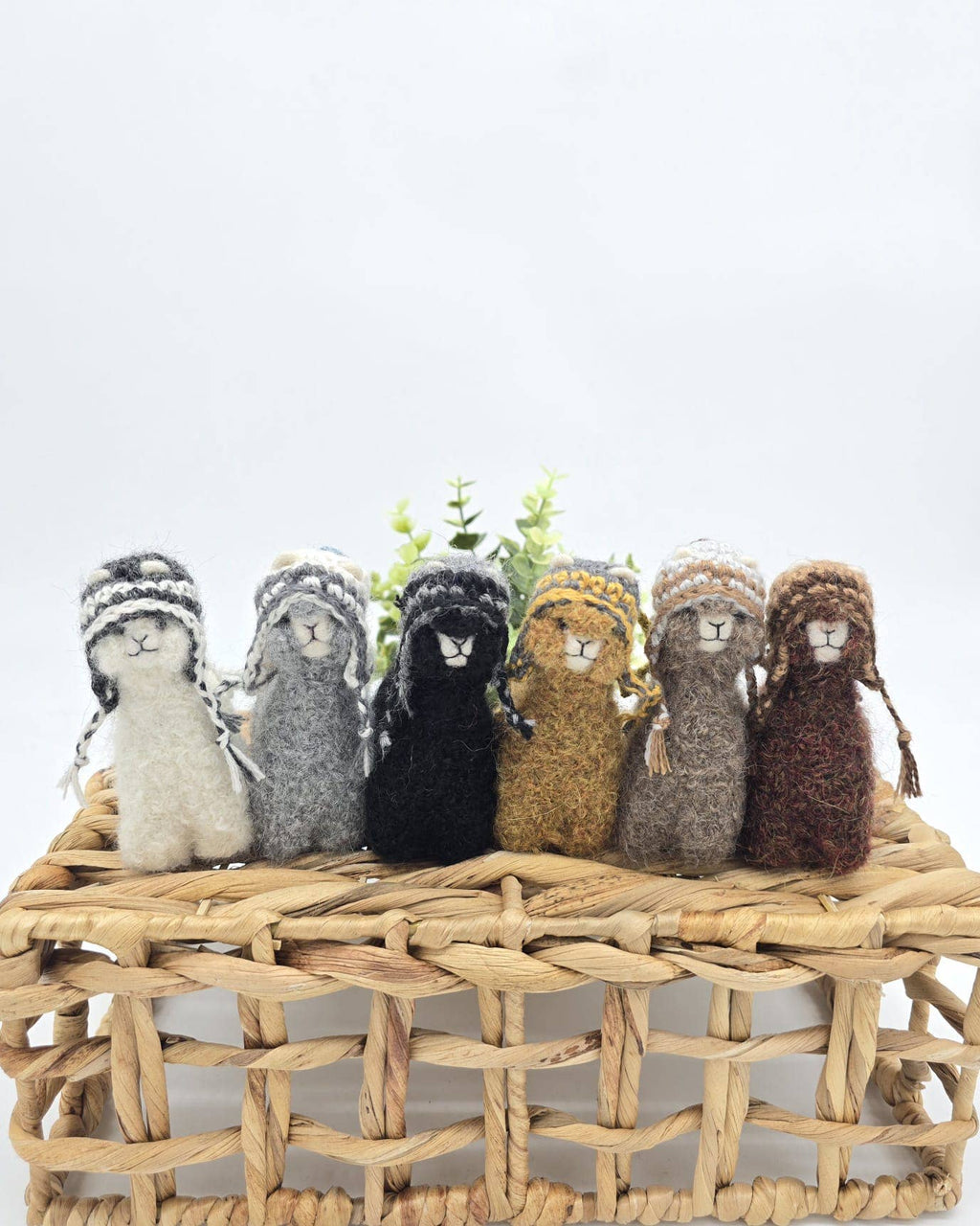 WUAMAN Handmade Alpaca Ornament