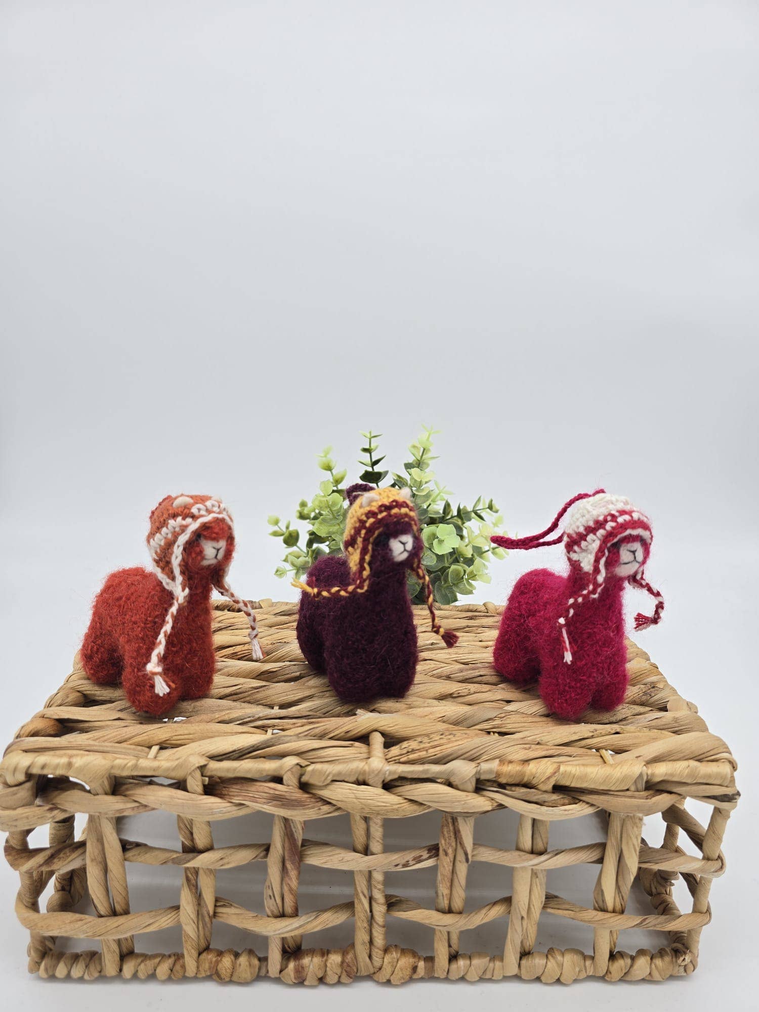 WUAMAN Handmade Alpaca Ornament