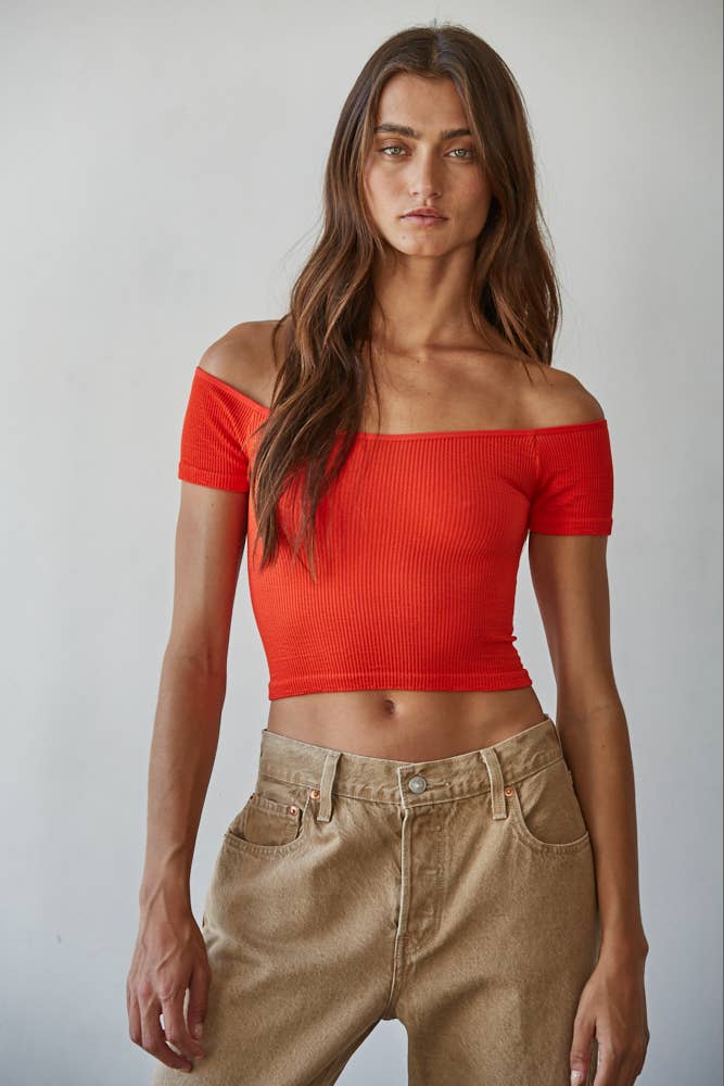 Women's Knit Seamless Ribbed Off Shoulder Crop Top - Scarlet
