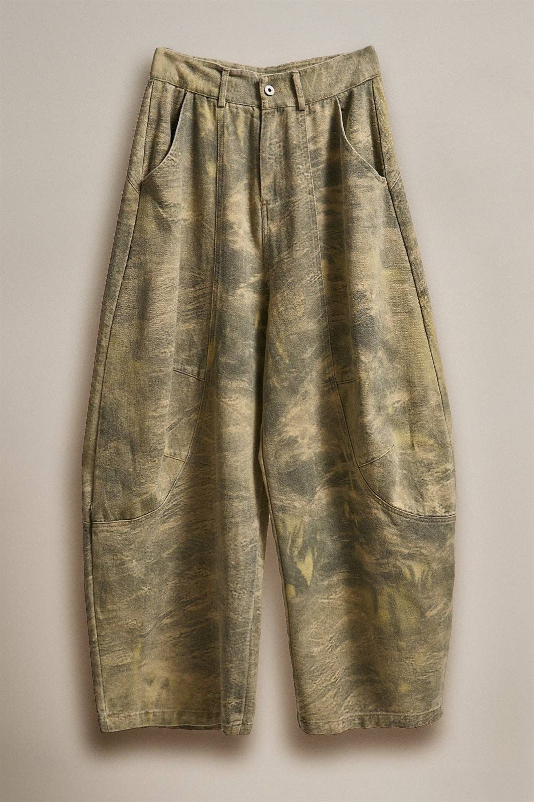Women's Camo Print Barrel Leg Carpenter Jeans
