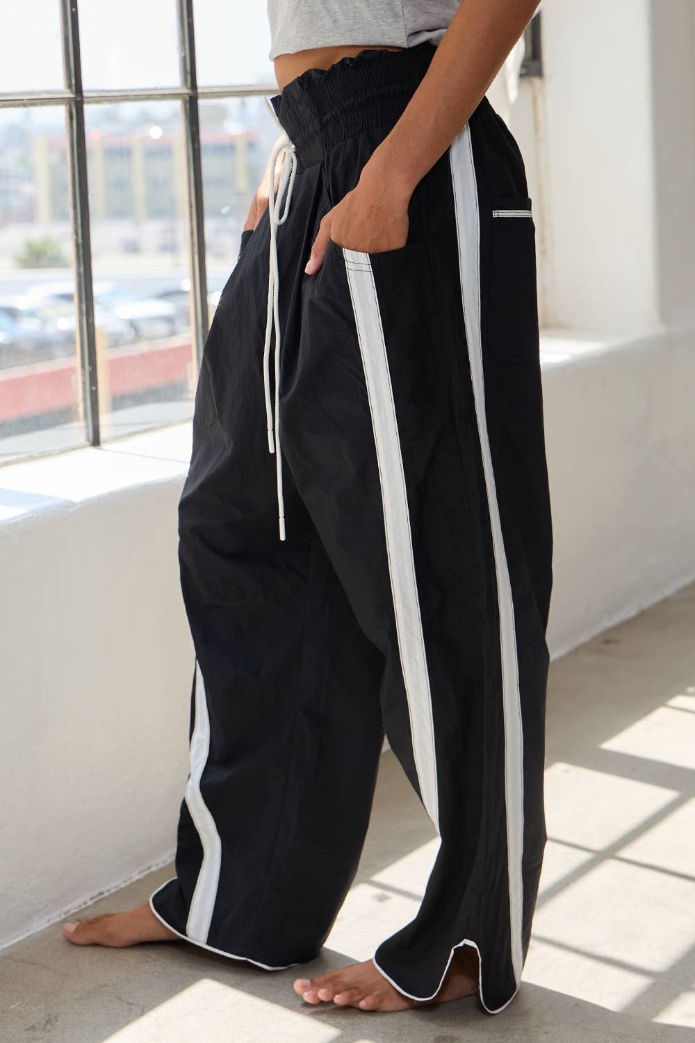 Women's Windbreaker Pants With Contrast Stripe (Black/White)
