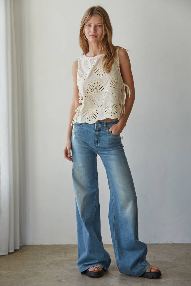 Women's Woven Eyelet Round Neck Sleeveless Top - Natural