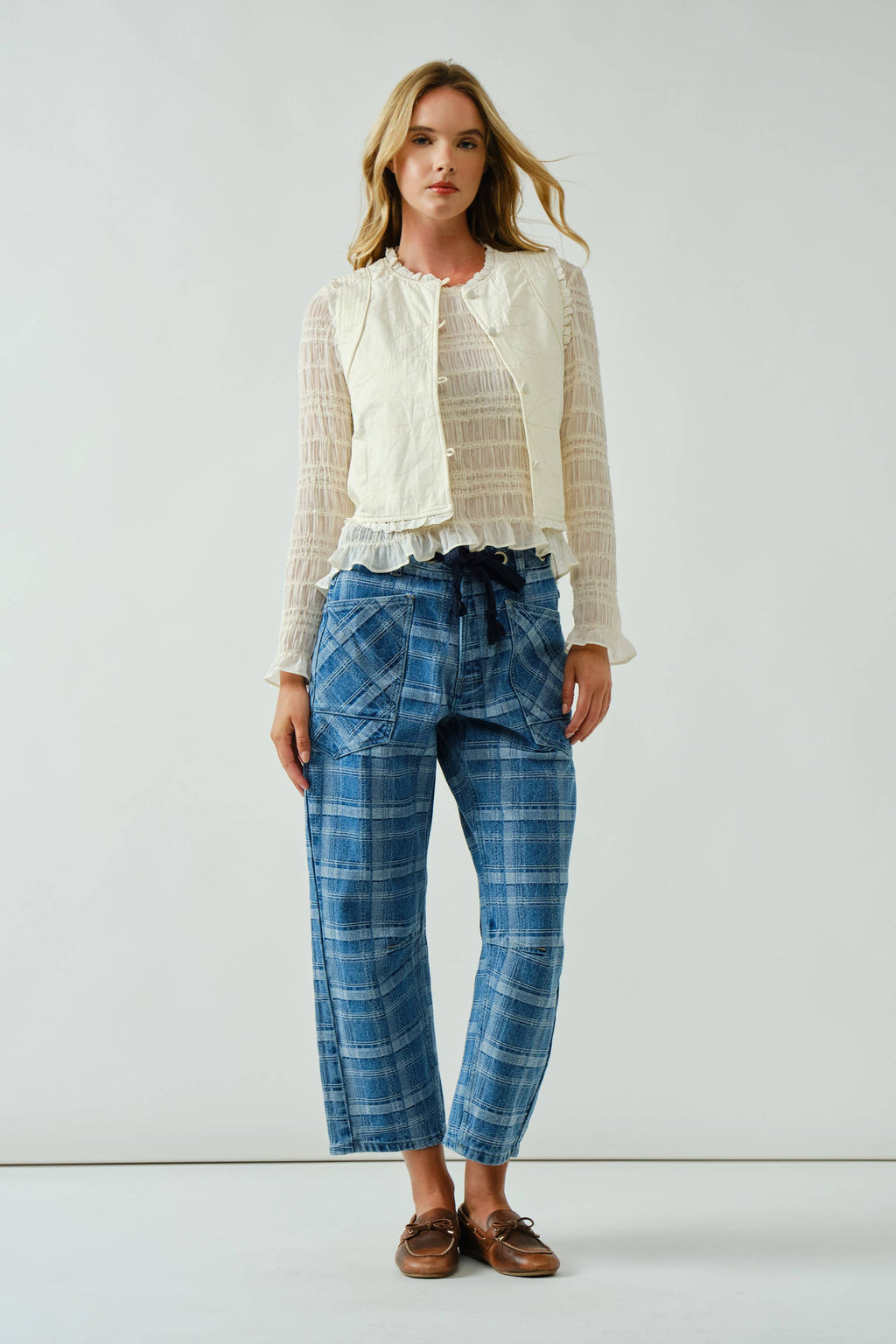 Women's Semi Barrel Jeans w/ Belt - Denim Plaid