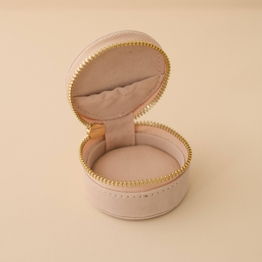 cai & jo USA - Mini Travel Jewelry Case (Shell Cream)