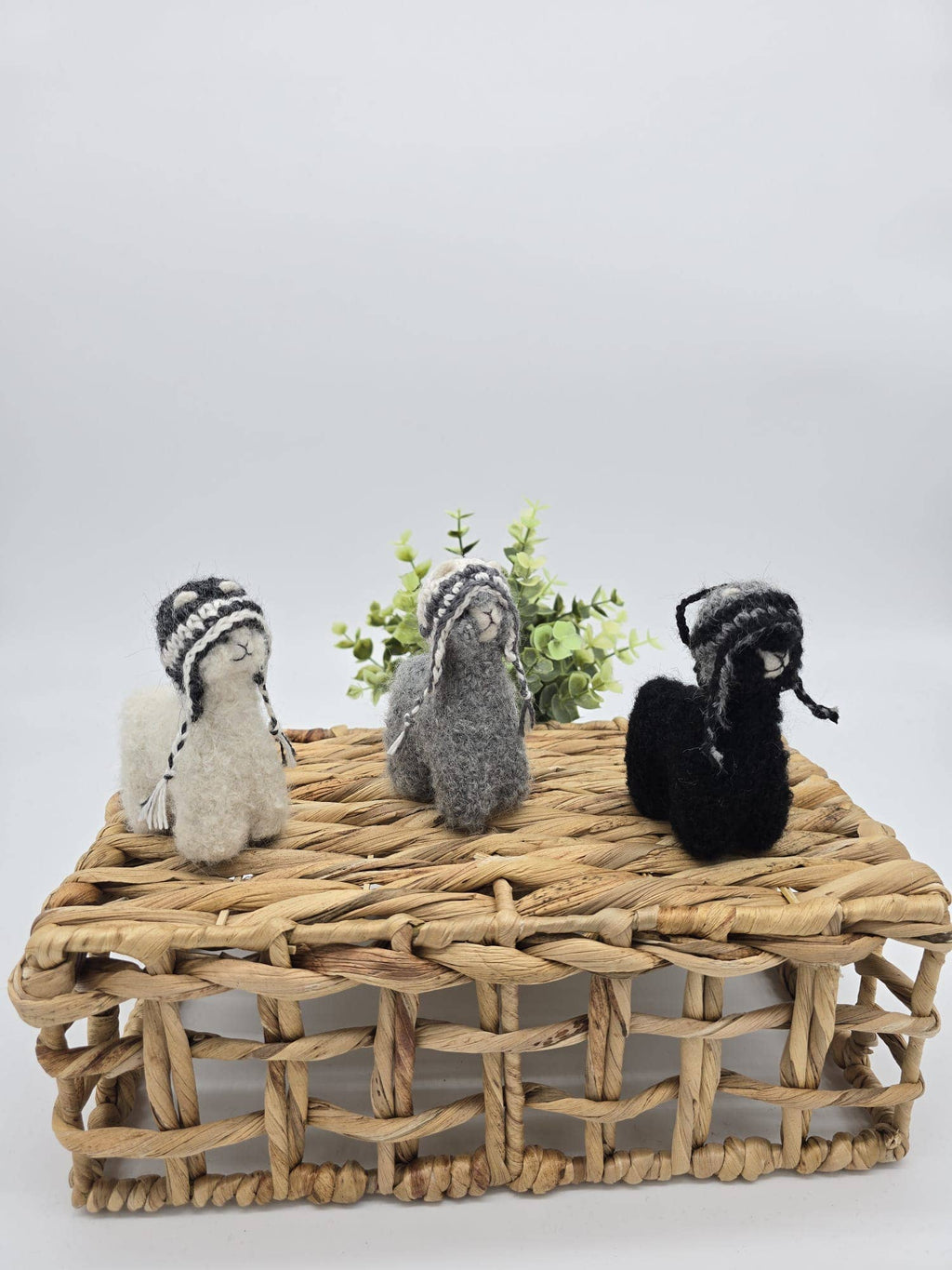 WUAMAN Handmade Alpaca Ornament