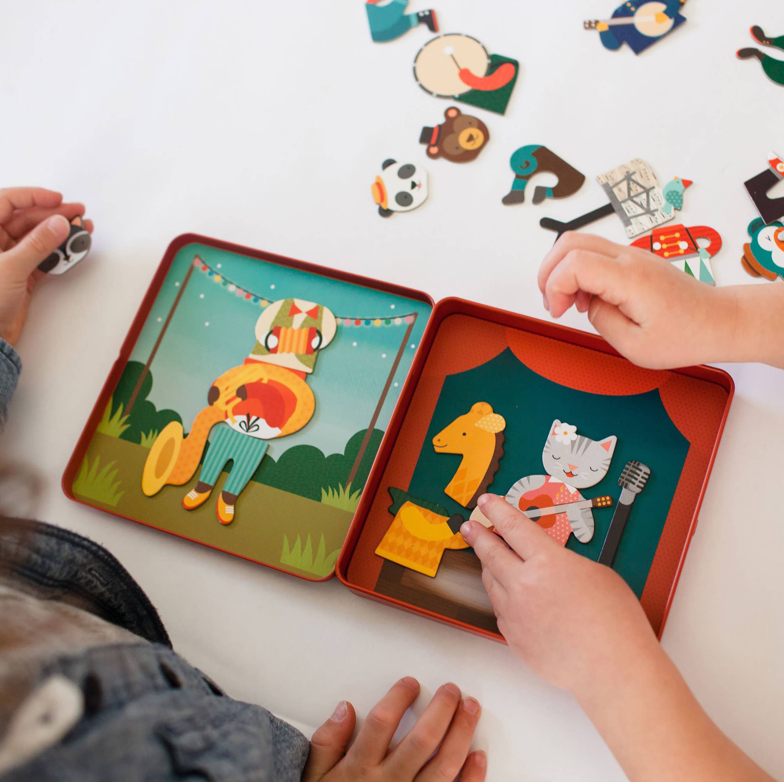 Chronicle Books - Animal Band On-The-Go Magnetic Play Set
